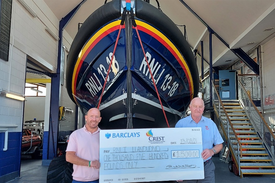 Crest donates to local lifeboat in memory of Ralph Higgins