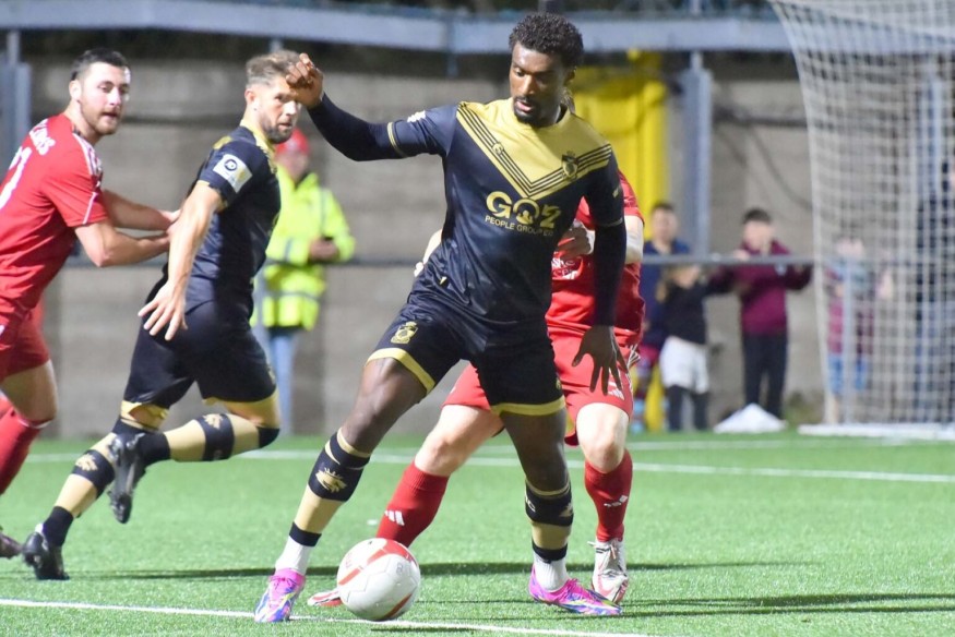 Udi Akpan's last gasp goal rescues point for Colwyn Bay