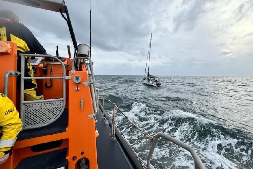 Llandudno Lifeboat assists stranded yacht after Mayday call