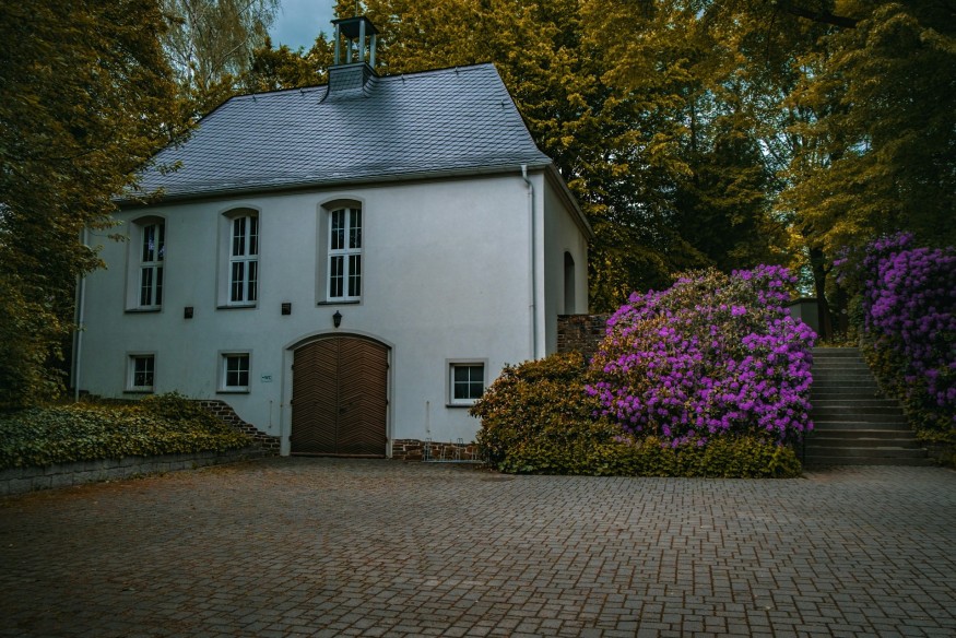 Strong move towards Welsh language place and house names